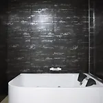 Apartman Precioso De Dos Con Jacuzzi Privado En *