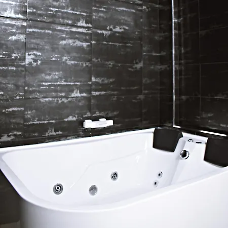Precioso De Dos Con Jacuzzi Privado En شقة