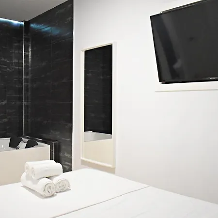 Precioso De Dos Con Jacuzzi Privado En بينالماذينا