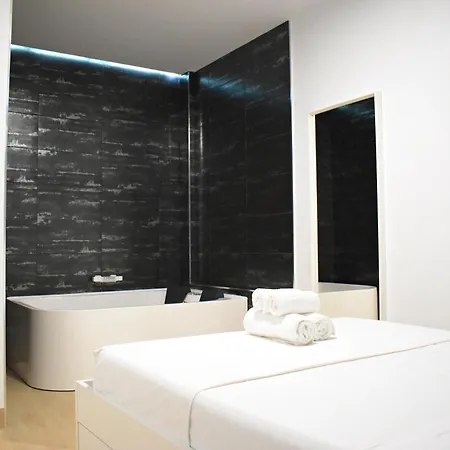Precioso De Dos Con Jacuzzi Privado En بينالماذينا